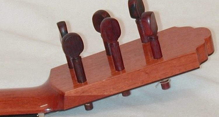 How Oud Pegs Tune the Instrument and Prevent Slipping img