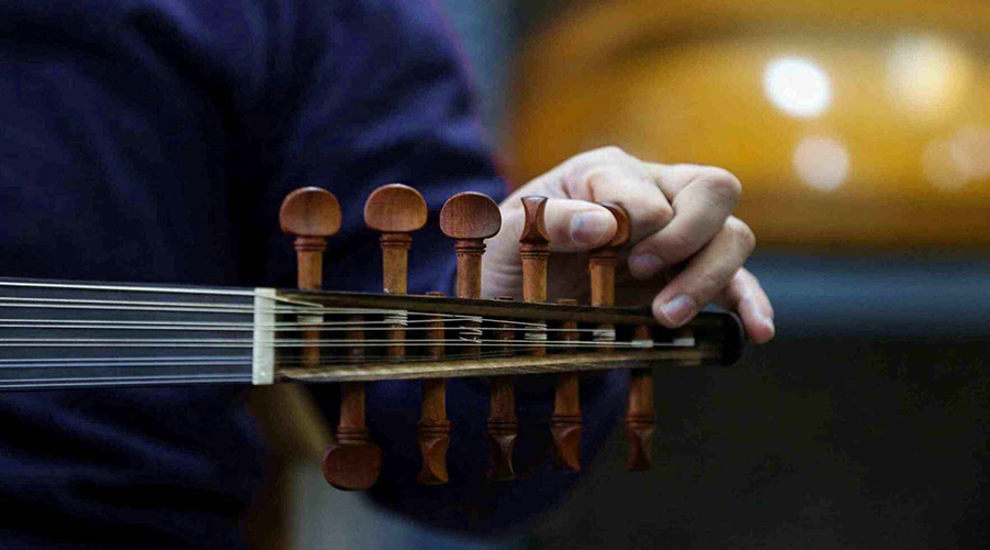From Pegs to Strings: A Comprehensive Guide to Oud Tuning image
